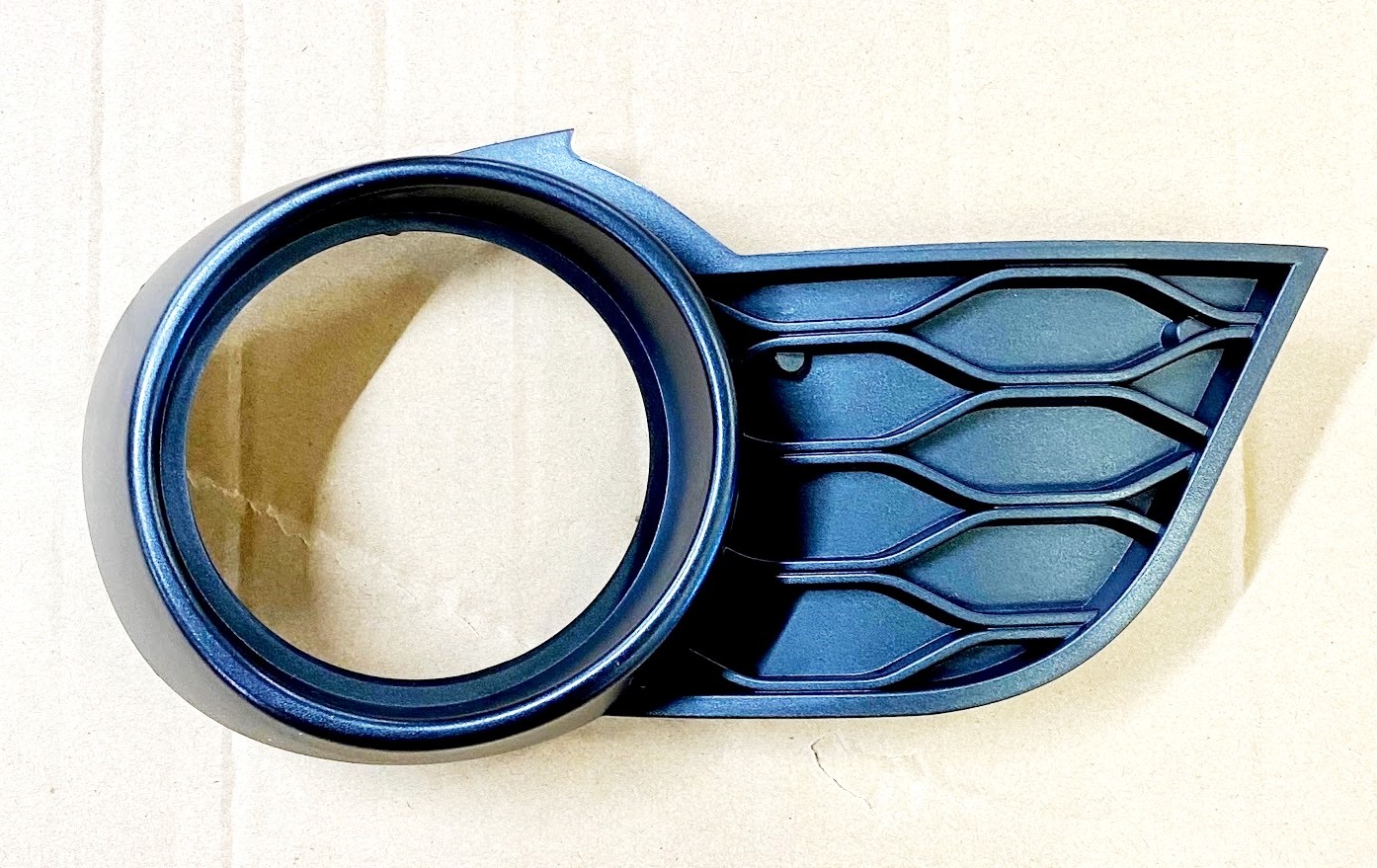 GRIGLIA SUPPORTO DESTRO FARETTO FENDINEBBIA AIXAM SENSATION - ORIGINALE